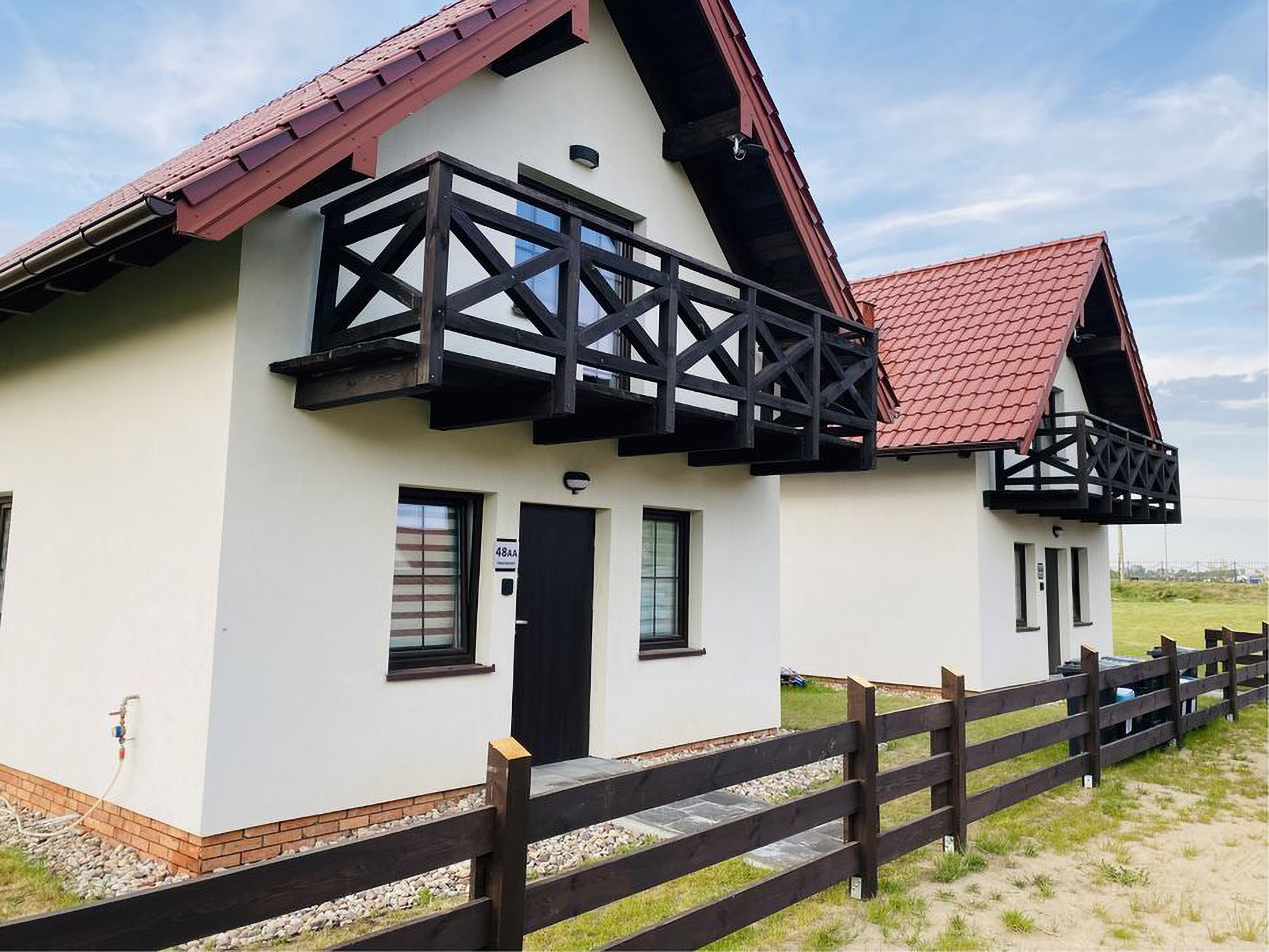 Domek całoroczny O Wilku Mowa! widziany od strony ogrodu